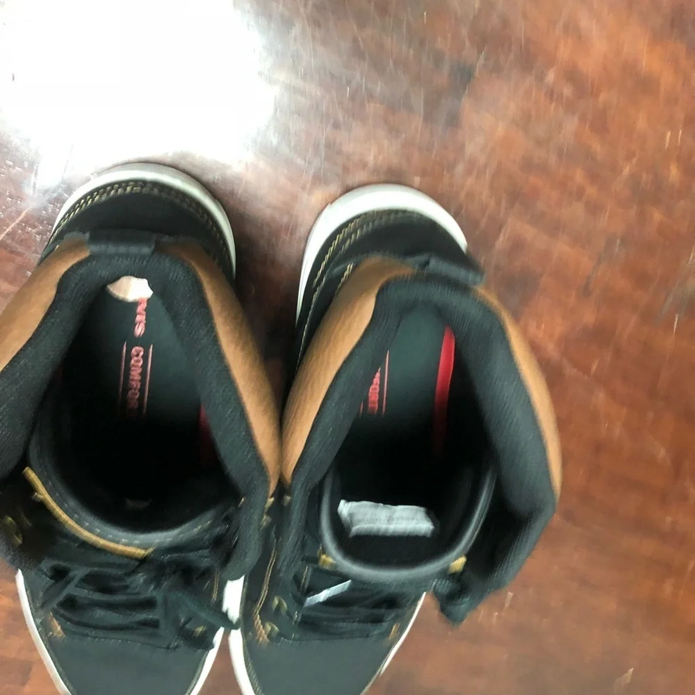 LEVI CASUAL SHOES SZ 8